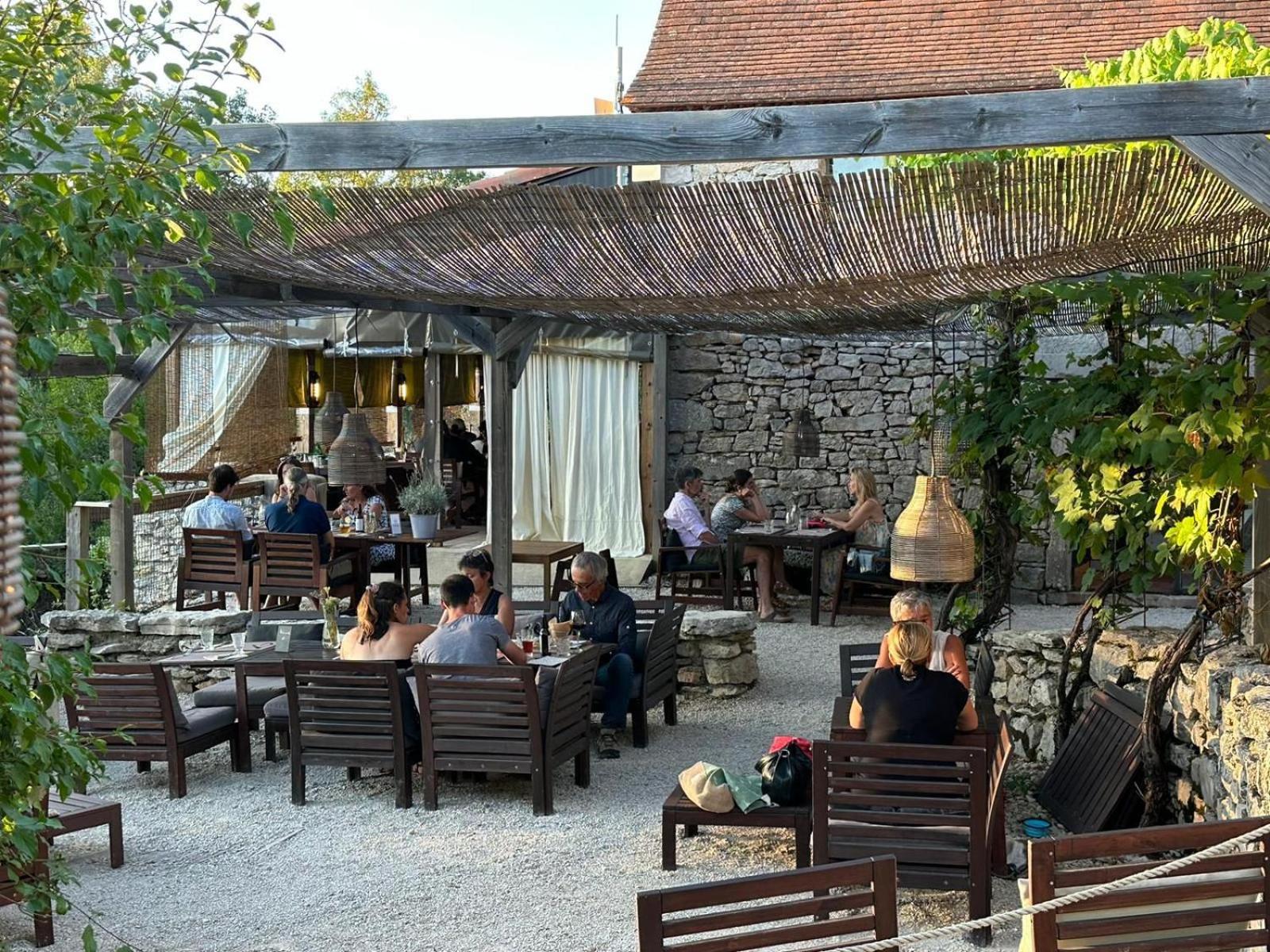 Aux Lodges Du Mas De Nadal Sauliac-sur-Célé Екстериор снимка