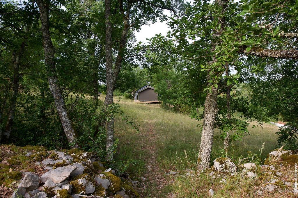Aux Lodges Du Mas De Nadal Sauliac-sur-Célé Екстериор снимка